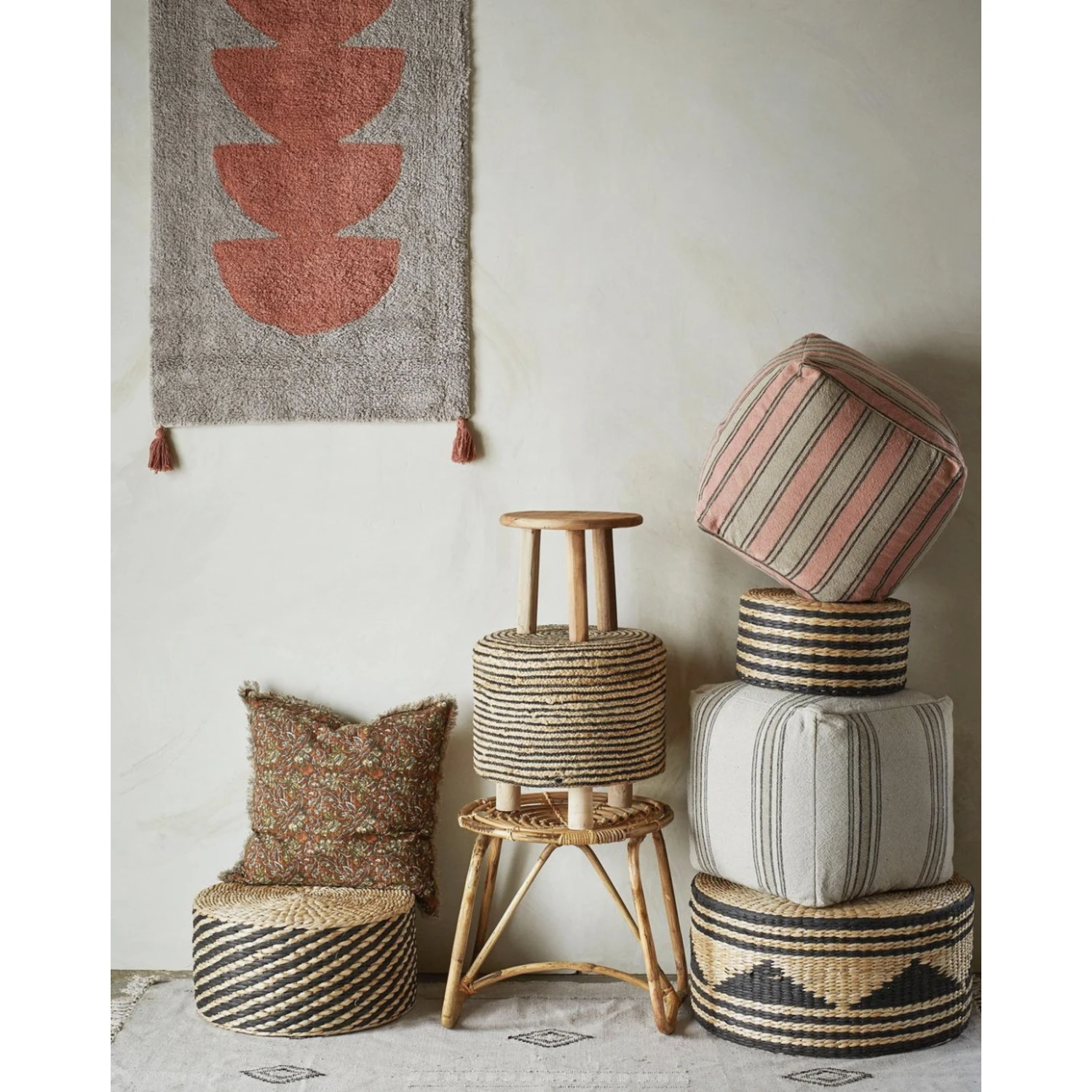 Madam Stoltz Pouf En Coton Rayé Corail 3 Madam Stoltz Pouf En Coton Rayé Corail – Image 3